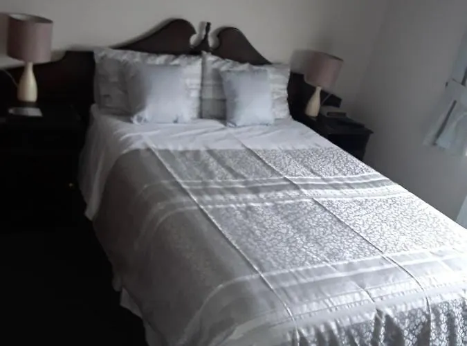 Lantställe Riverview House